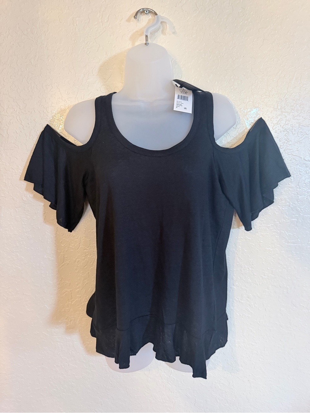 Chaser Ruffle Cross-Back Cold Shoulder Blouse Black Sz M Asymmetrical Tiered New